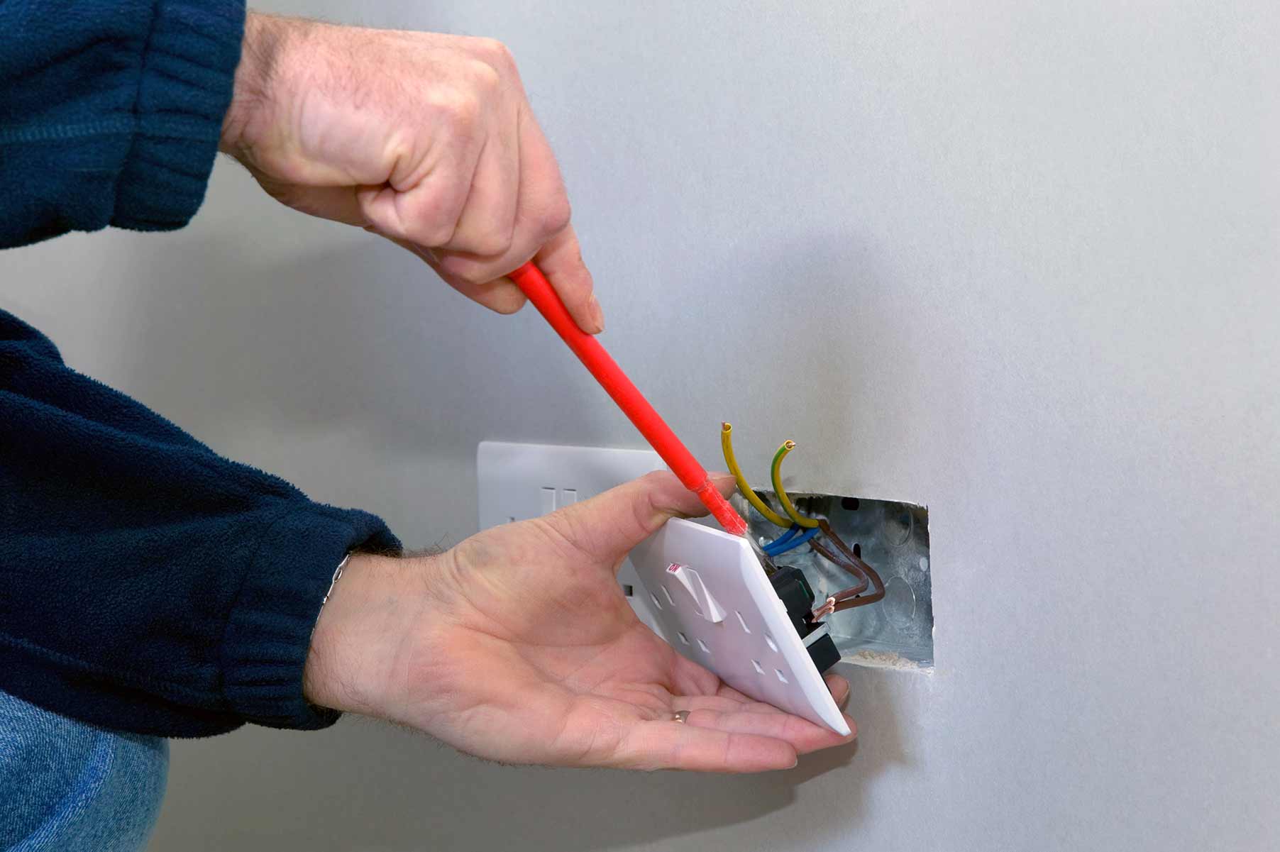 Our electricians can install plug sockets for domestic and commercial proeprties in Bicester and the local area. 